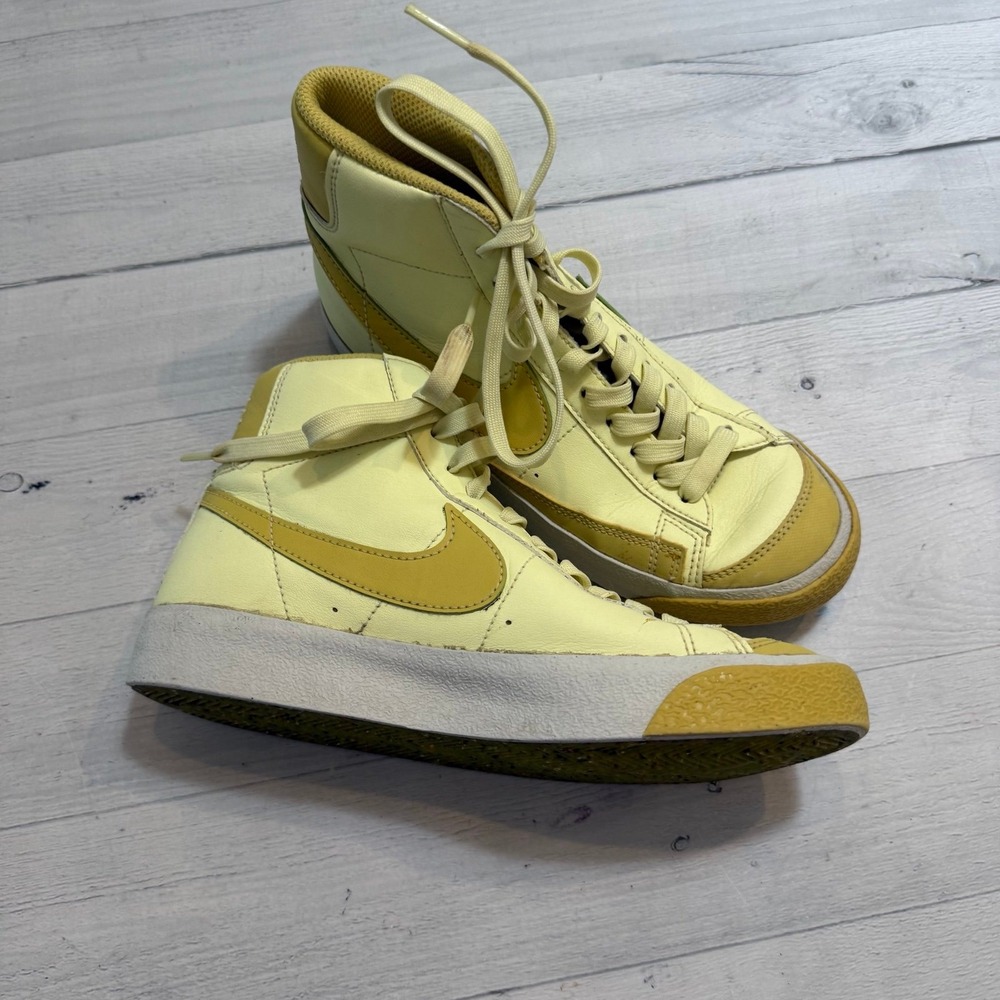 Nike Blazer‎ Mid 77 SE Big Kids Shoes Sneakers Size 4.5 youth Citron